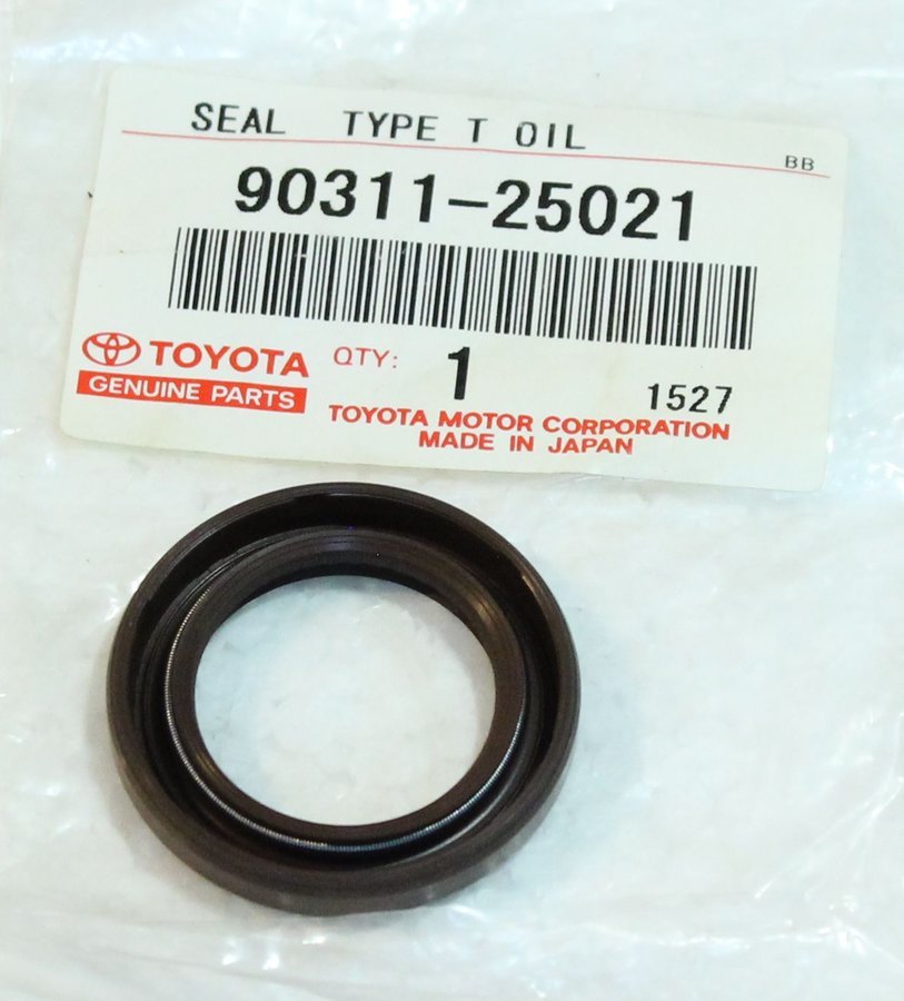 Front Oil Seal Toyota Corolla 2006
